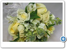 pale-yellow-and-cream-prom-flowers